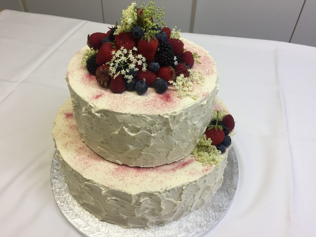 2 stöckige Hochzeitstorte „natur pur“ Tortenspitze